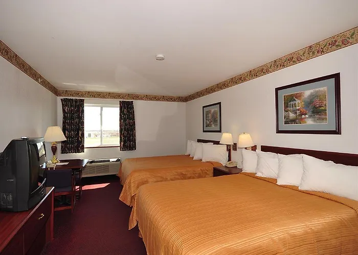 Отель Quality & Near Rockford 4*