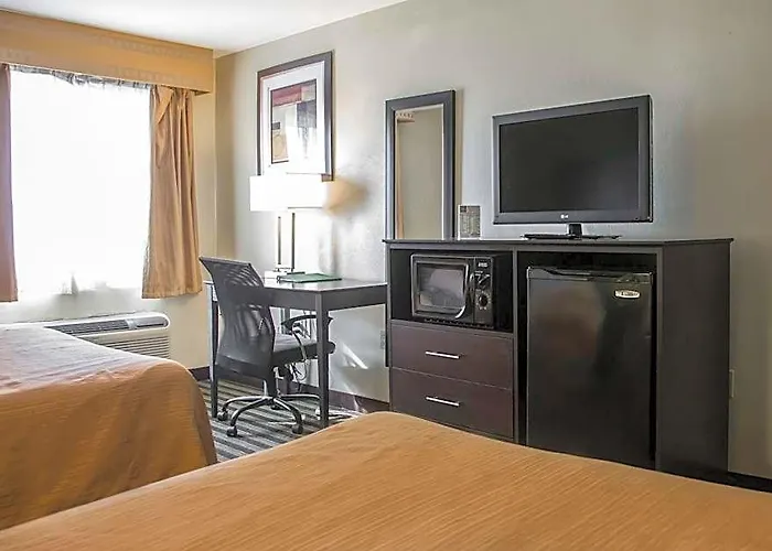 Quality & Near Rockford Отель 4*
